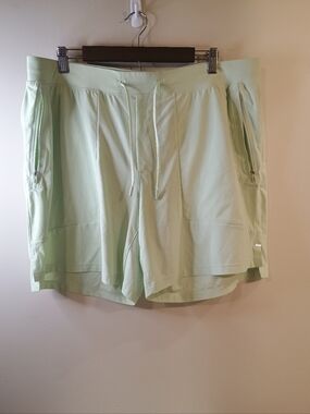 Lululemon Light Green Atheltic Shorts with Zipper Pockets